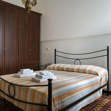 Parco Ducale Elegant Con Balcone Appartamento